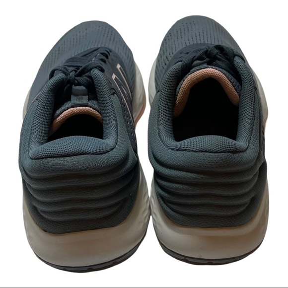 New Balance Woman Shoes Size 8.5 - Picture 3 of 5